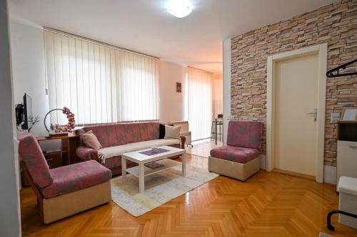 Apartman Dunja Kraljevo stan na dan smeštaj u ulici Cara Dušana u centru grada privatni apartmani