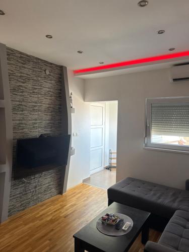 Apartman Kruna Kraljevo stan na dan smeštaj u Hilandarskoj ulici privatni apartmani sa parkingom