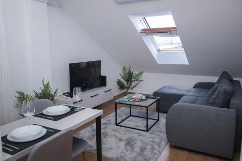 Apartman 21 Kraljevo stan na dan smestaj u Tomislava Andrica Dzigija sa liftom pogledom na grad i besplatnim parkingom