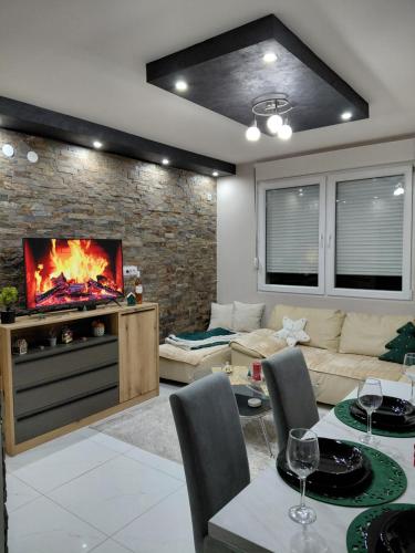 Warm nest Kraljevo stan na dan smeštaj u ulici Druge proleterske brigade privatni apartmani sa parkingom